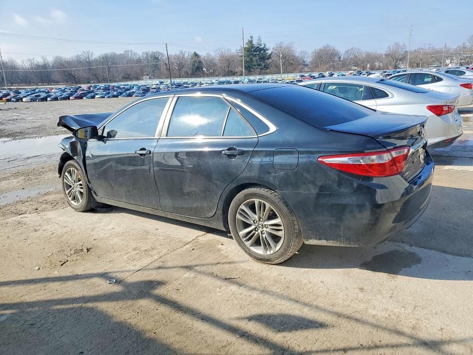 2017 TOYOTA CAMRY SE 2