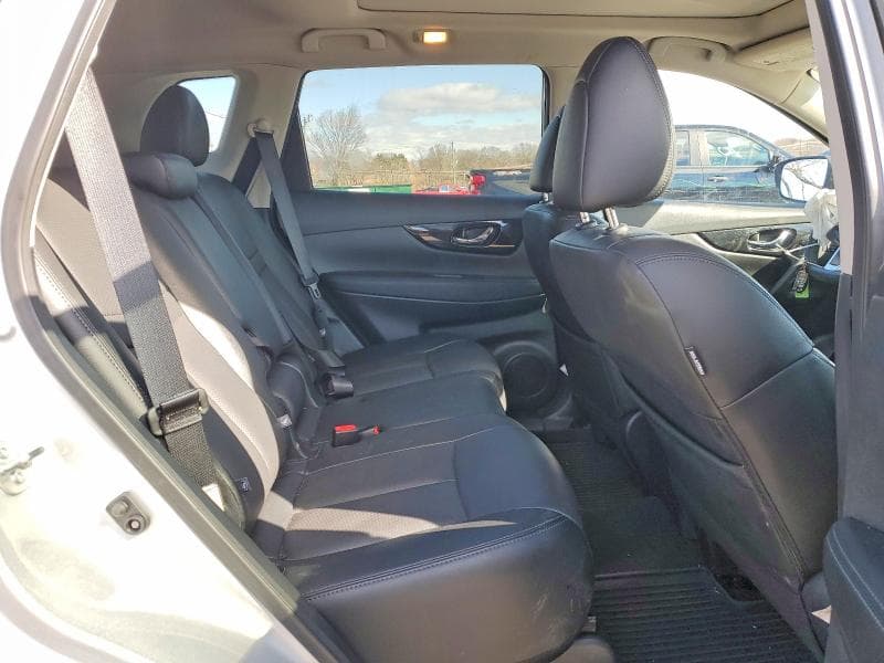 2019 NISSAN ROGUE S 11