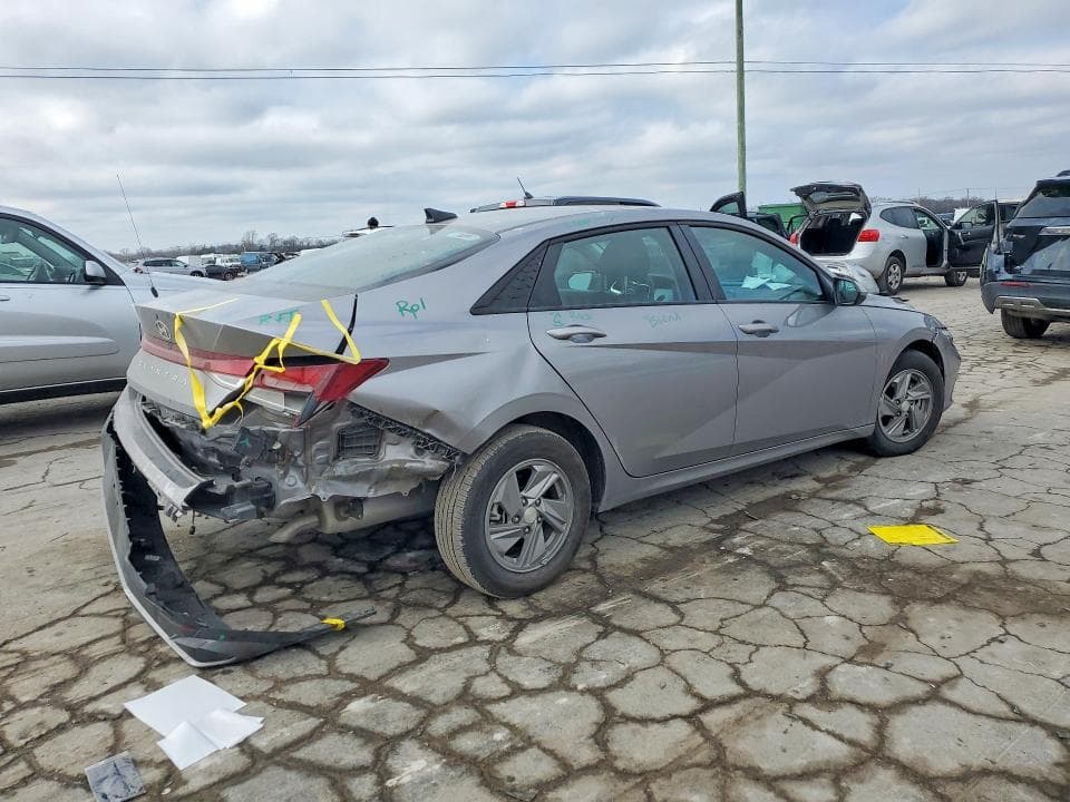 2025 HYUNDAI ELANTRA SE 3