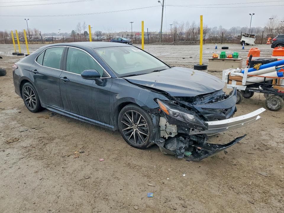 2021 TOYOTA CAMRY SE 4
