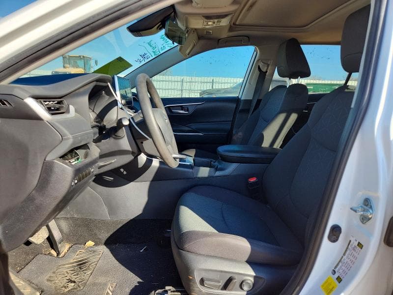 2024 TOYOTA RAV4 XLE 7
