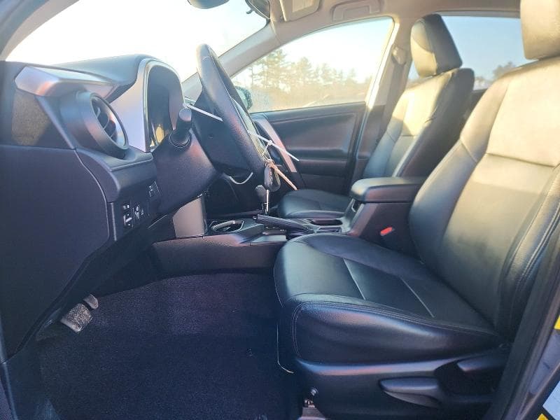 2018 TOYOTA RAV4 LE 7