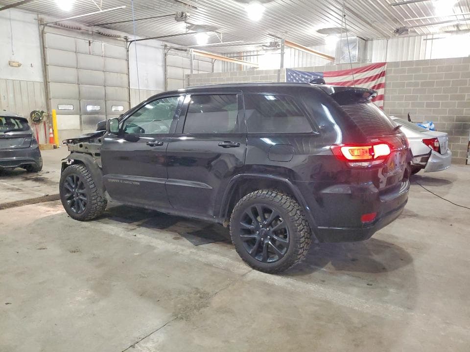 2017 JEEP GRAND CHEROKEE LAREDO 2