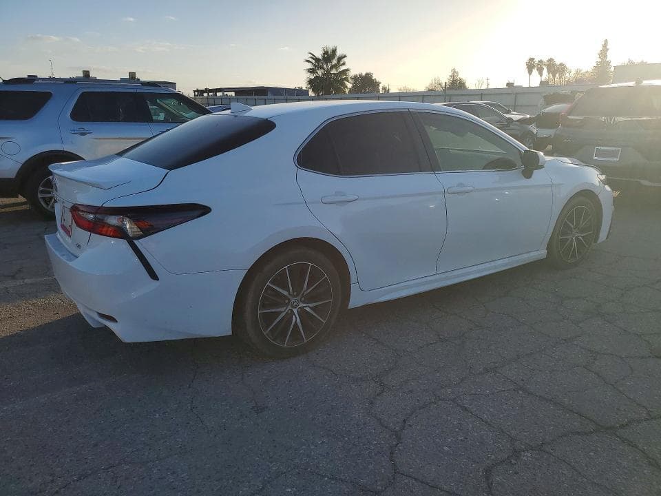 2021 TOYOTA CAMRY SE 3
