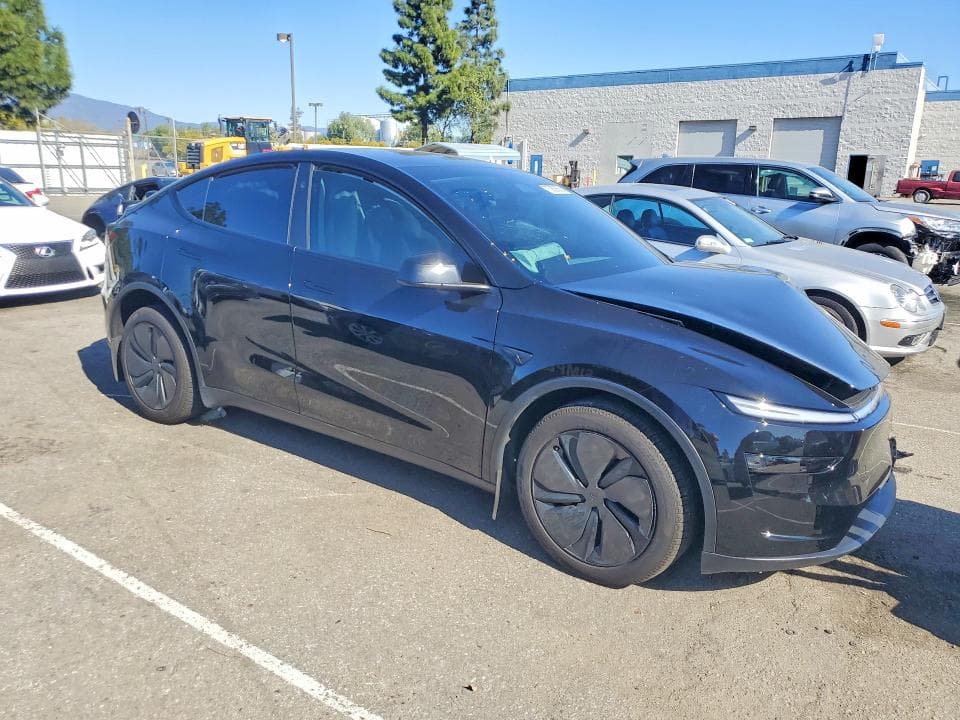 2026 TESLA MODEL Y 4