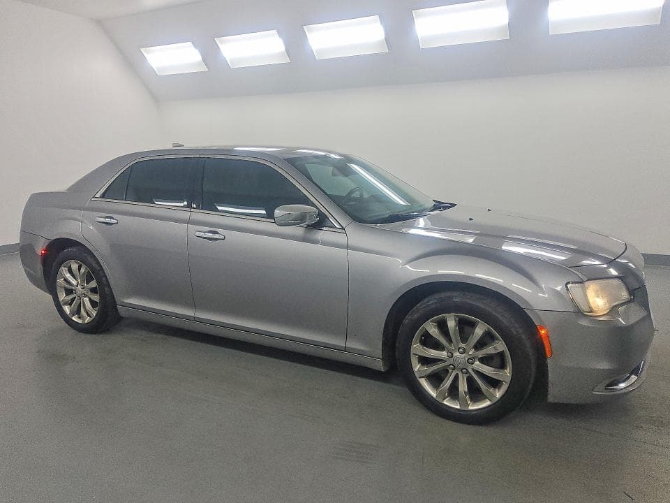 2018 CHRYSLER 300 LIMITED 4