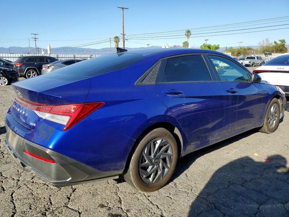 2025 HYUNDAI ELANTRA BLUE 3