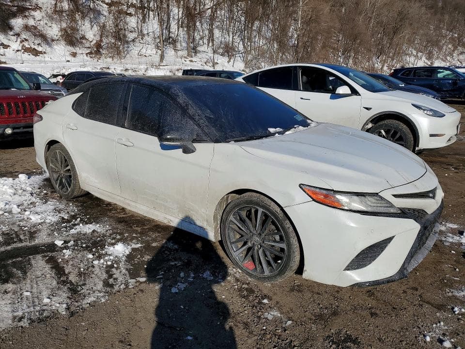 2018 TOYOTA CAMRY XSE 4