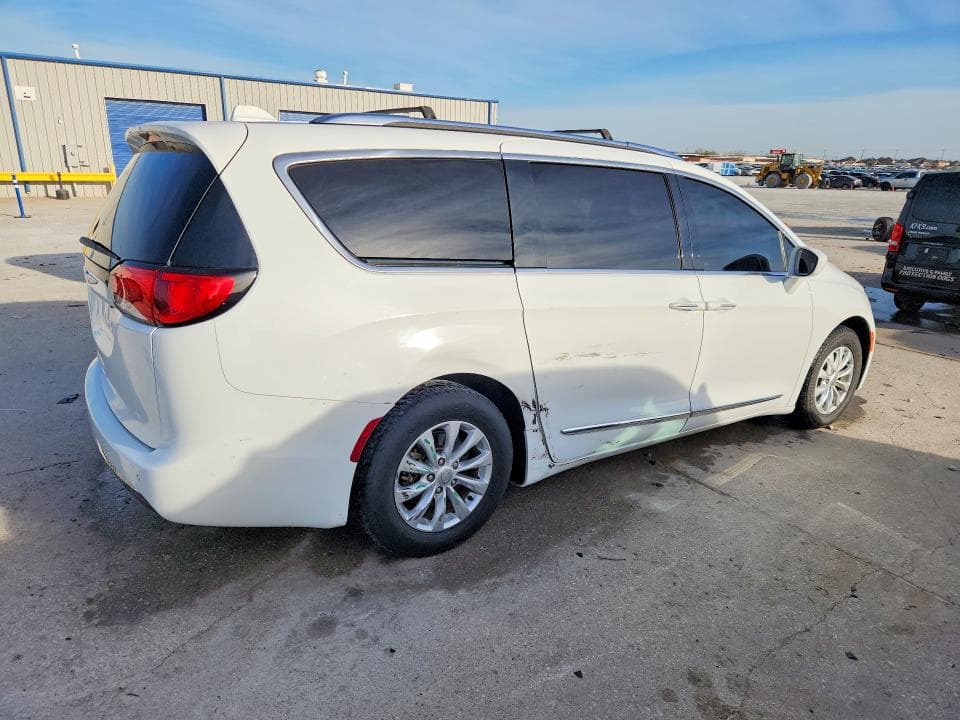 2018 CHRYSLER PACIFICA TOURING L 3