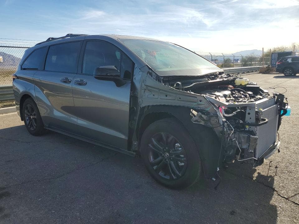 2026 TOYOTA SIENNA XSE 4