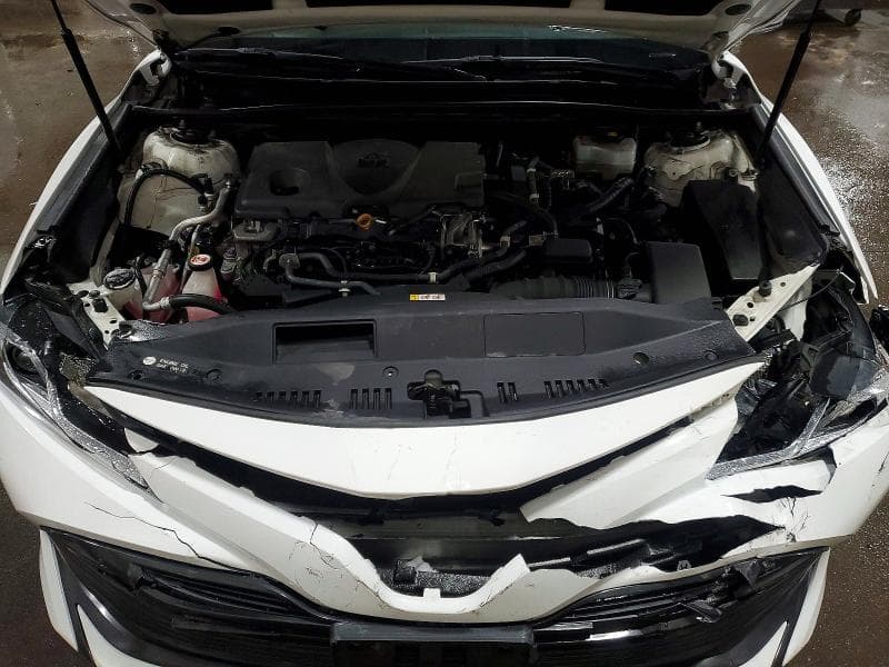 2019 TOYOTA CAMRY HYBRID LE 11