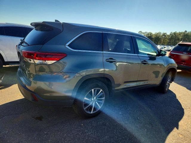 2018 TOYOTA HIGHLANDER SE 3