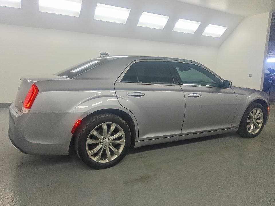 2018 CHRYSLER 300 LIMITED 3