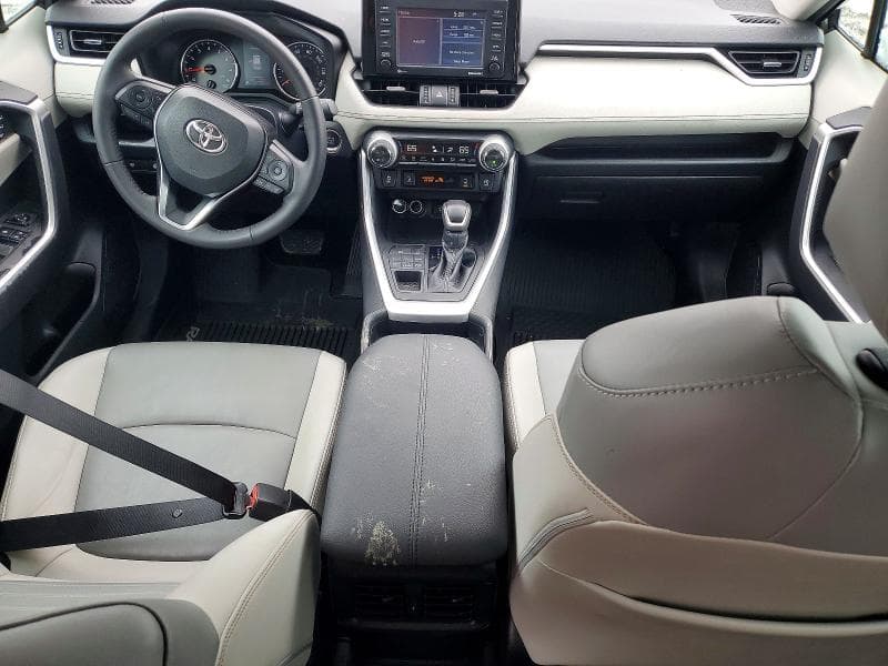 2020 TOYOTA RAV4 XLE PREMIUM 8
