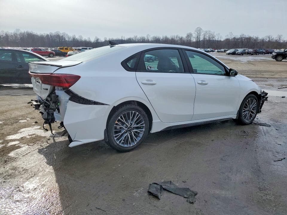 2023 KIA FORTE GT-LINE 3