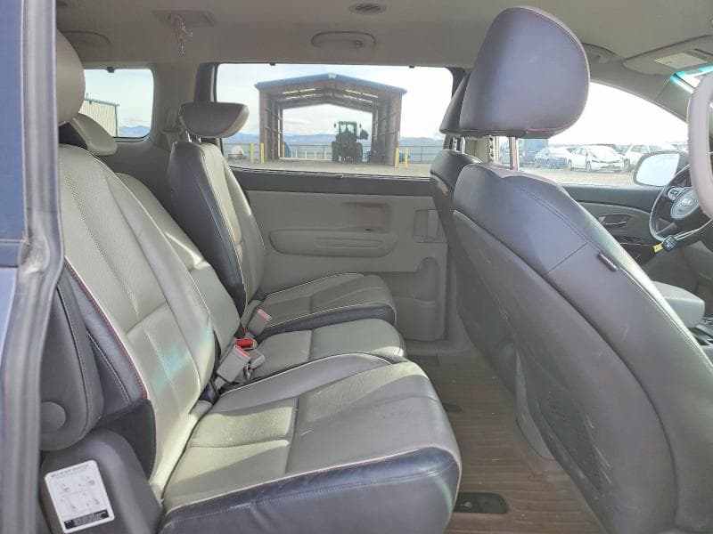 2017 KIA SEDONA LX 11