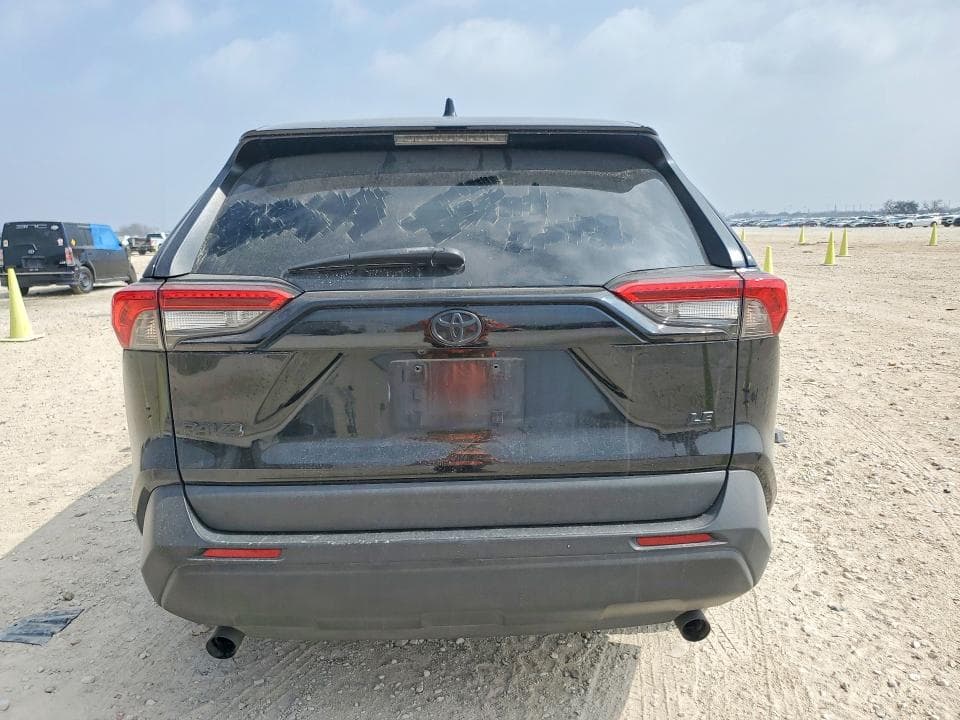 2022 TOYOTA RAV4 LE 6