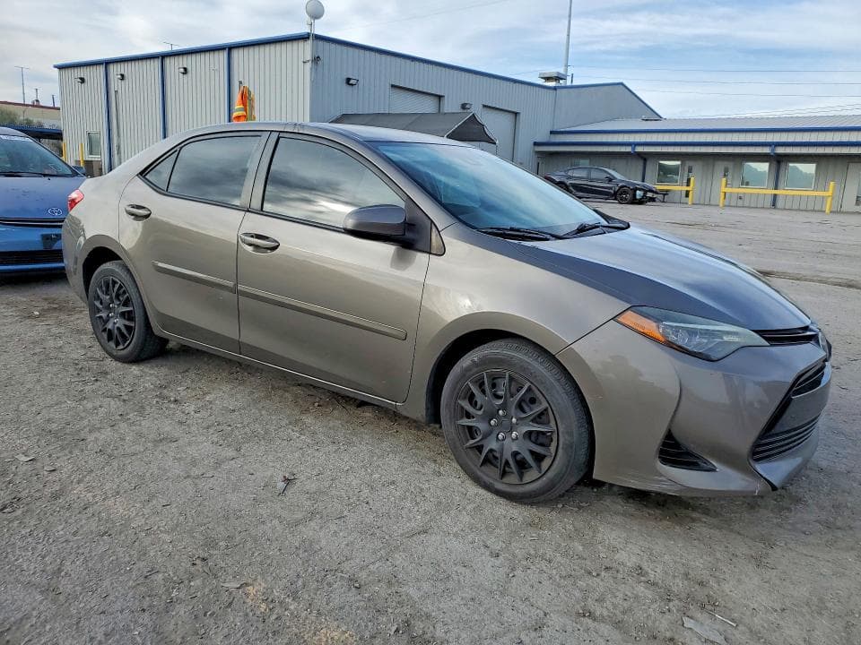 2017 TOYOTA COROLLA LE 4