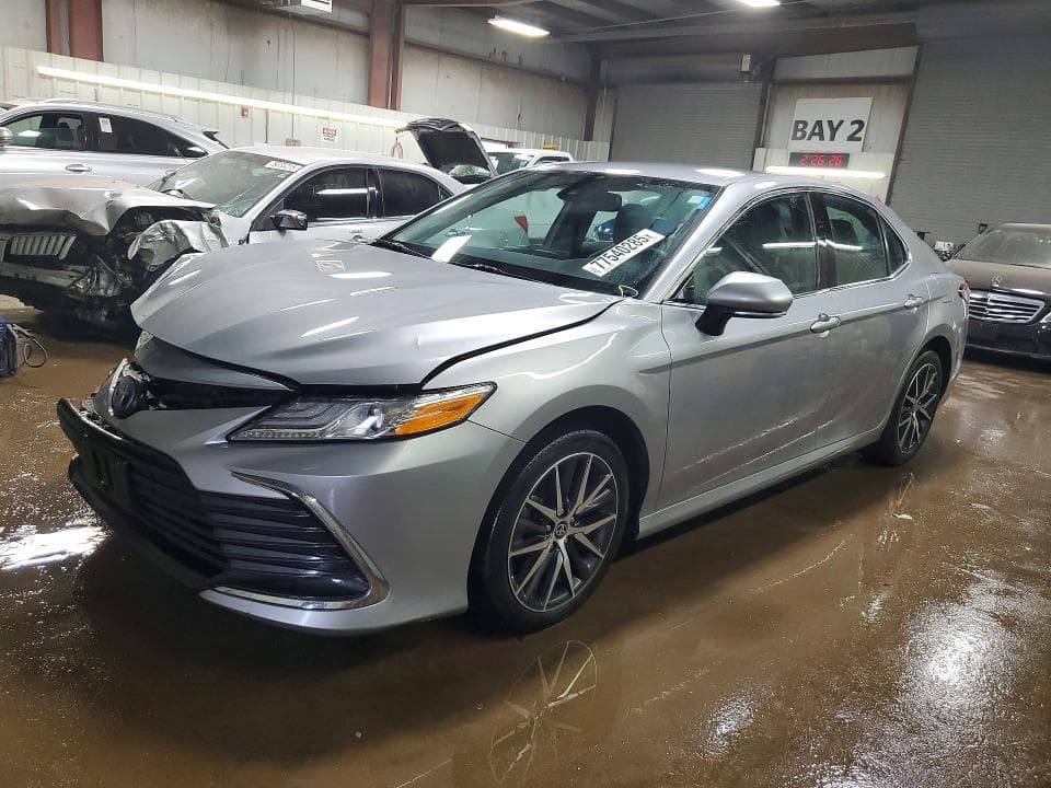 2022 TOYOTA CAMRY XLE - 1