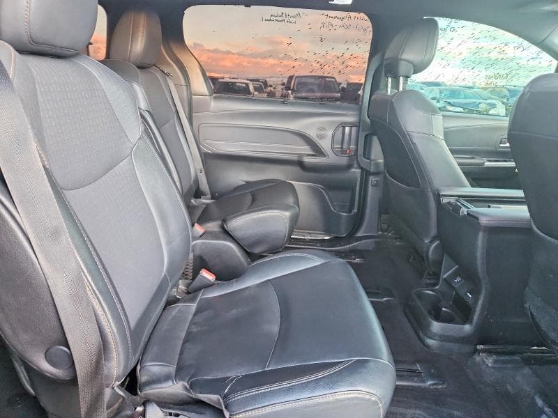 2022 TOYOTA SIENNA XLE 11