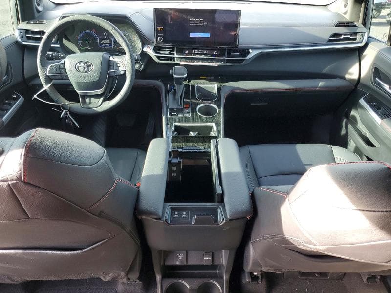 2026 TOYOTA SIENNA XSE 8