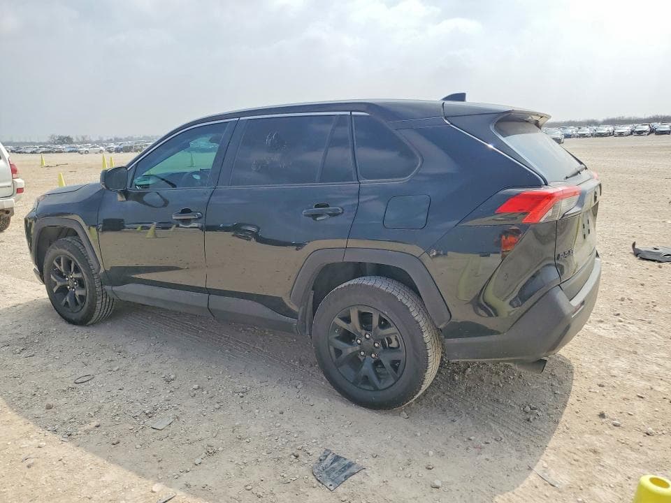 2022 TOYOTA RAV4 LE 2