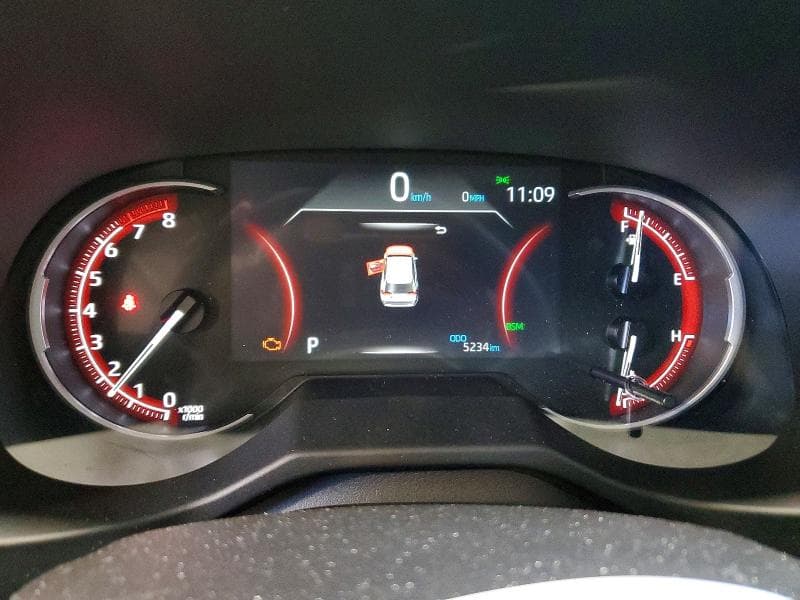 2025 TOYOTA RAV4 XLE 9