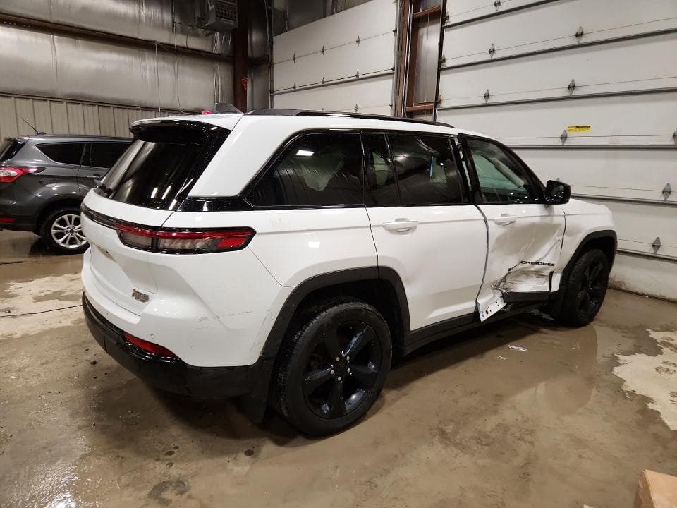 2023 JEEP GRAND CHEROKEE LAREDO 3