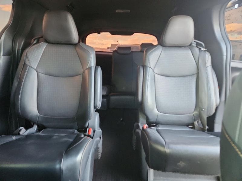 2022 TOYOTA SIENNA XLE 10