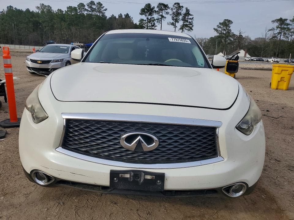 2017 INFINITI QX70 5