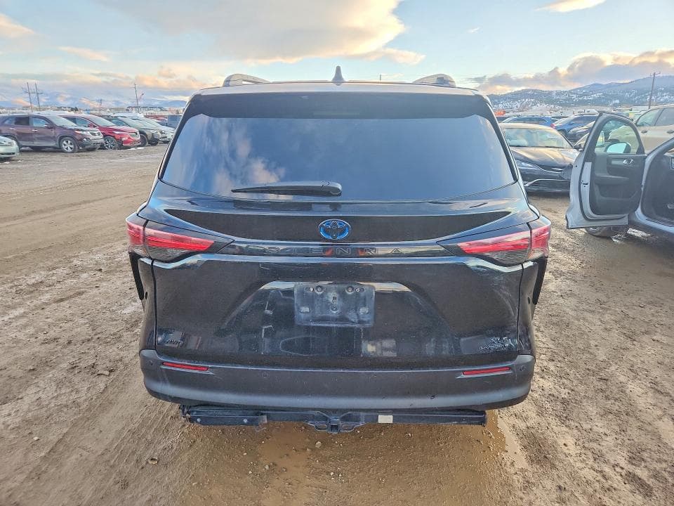 2022 TOYOTA SIENNA XLE 6