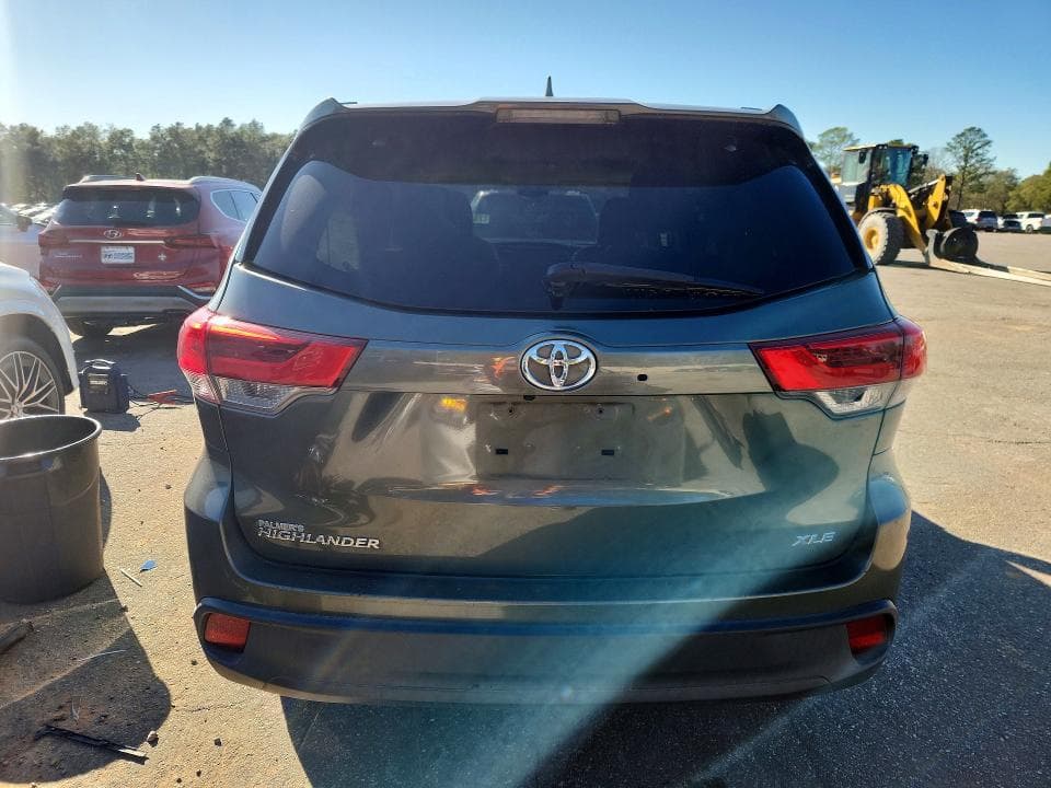 2018 TOYOTA HIGHLANDER SE 6