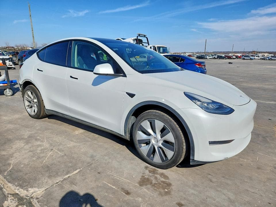 2023 TESLA MODEL Y 4