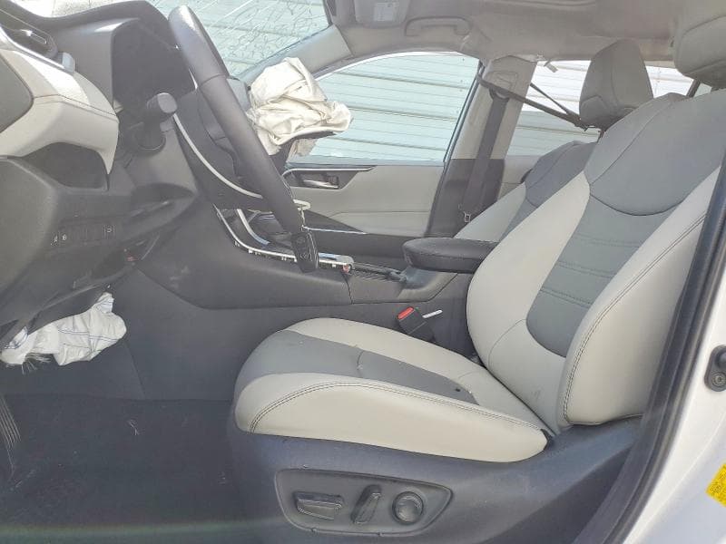 2025 TOYOTA RAV4 XLE PREMIUM 7