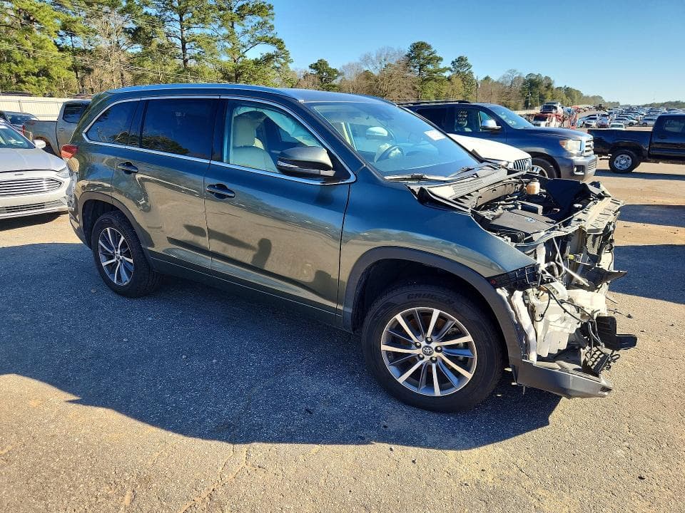 2018 TOYOTA HIGHLANDER SE 4