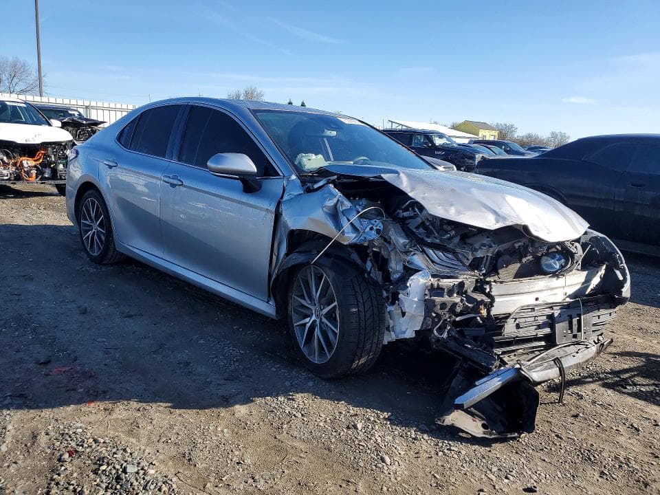 2021 TOYOTA CAMRY HYBRID XLE 4