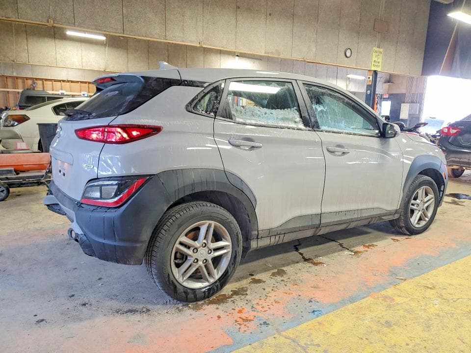 2023 HYUNDAI KONA SE 3