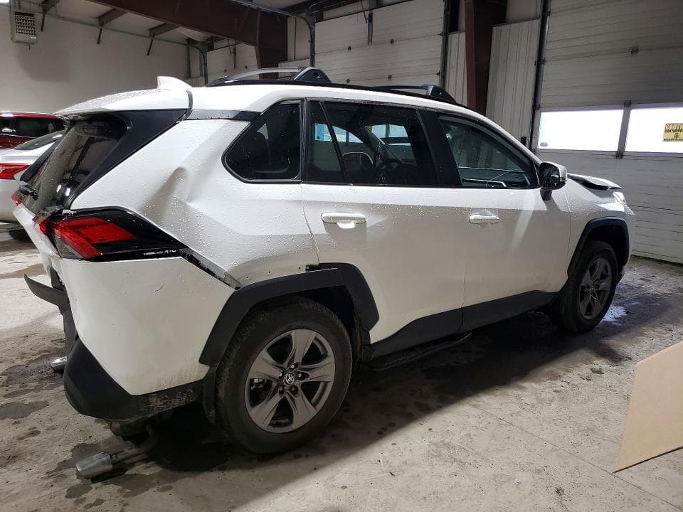 2024 TOYOTA RAV4 XLE 3