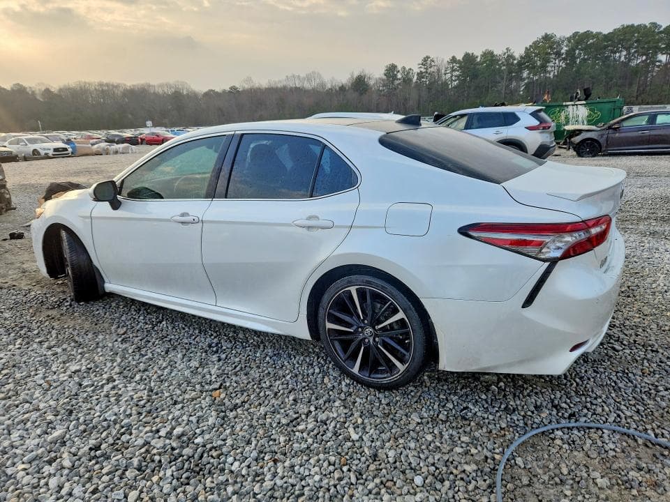 2018 TOYOTA CAMRY XSE 2