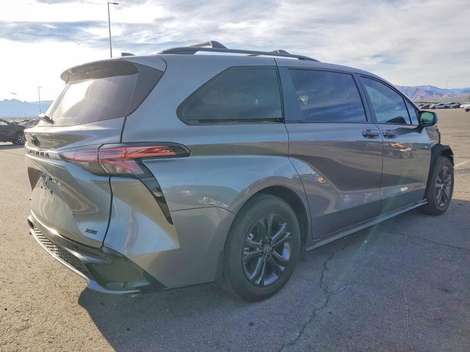 2026 TOYOTA SIENNA XSE 3