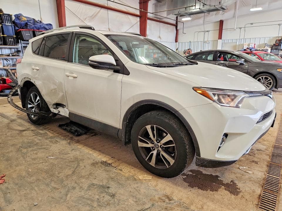 2017 TOYOTA RAV4 XLE 4