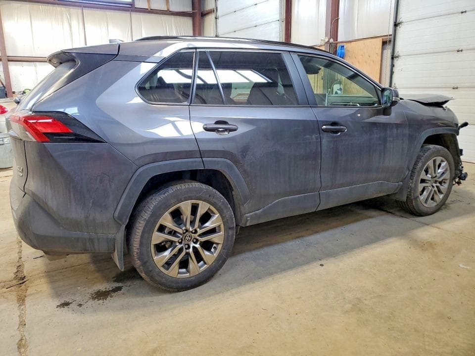 2025 TOYOTA RAV4 XLE 3