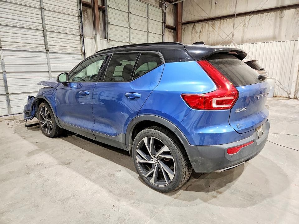 2020 VOLVO XC40 T5 R-DESIGN 2