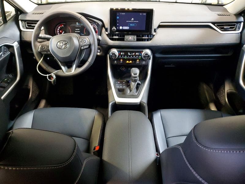 2025 TOYOTA RAV4 XLE 8