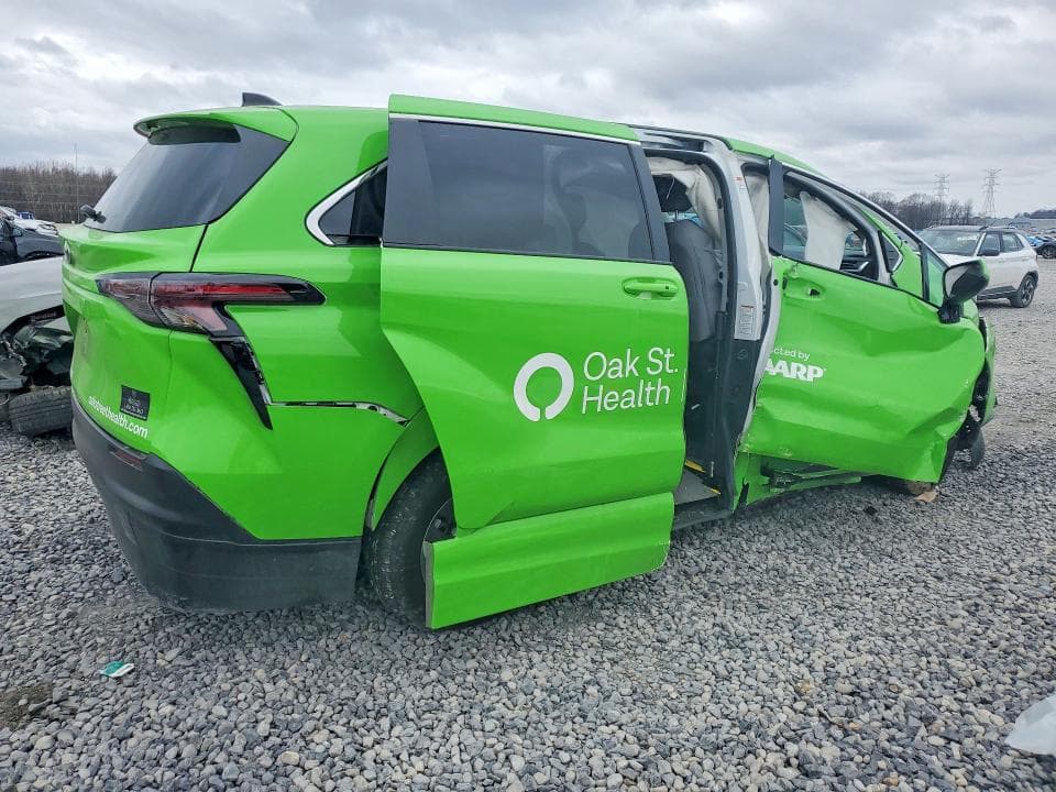 2024 TOYOTA SIENNA 3