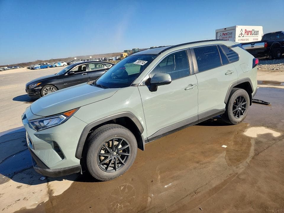 2021 TOYOTA RAV4 XLE - 1