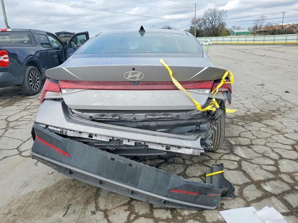 2025 HYUNDAI ELANTRA SE 6