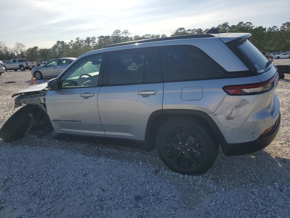 2025 JEEP GRAND CHEROKEE LAREDO 2