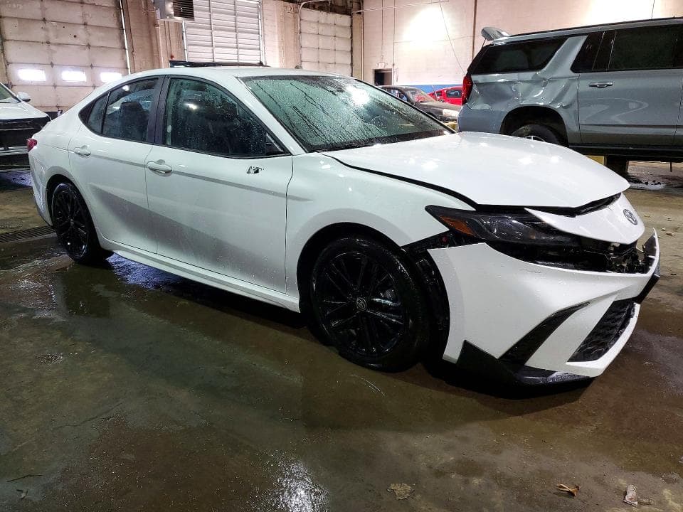 2025 TOYOTA CAMRY SE 4