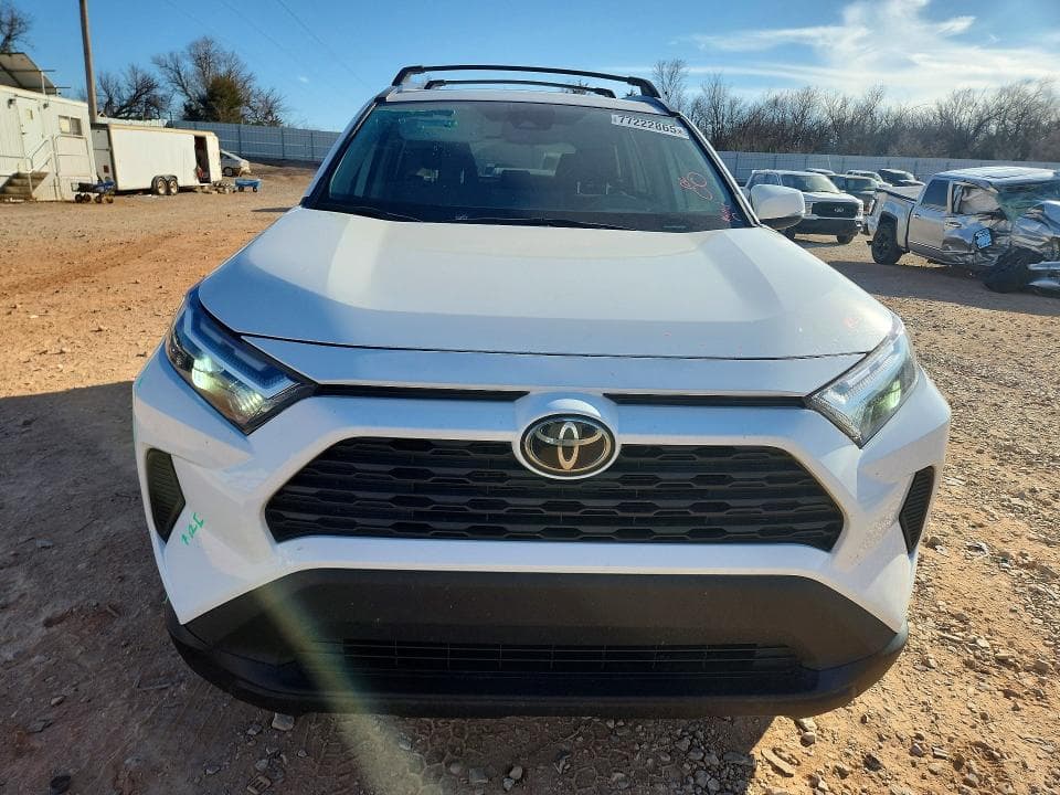 2024 TOYOTA RAV4 XLE 5